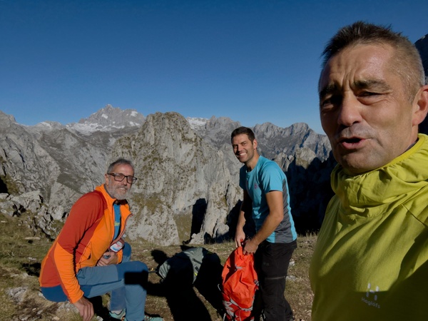 En la boca de la torca Marcos, Fernando y Foxil